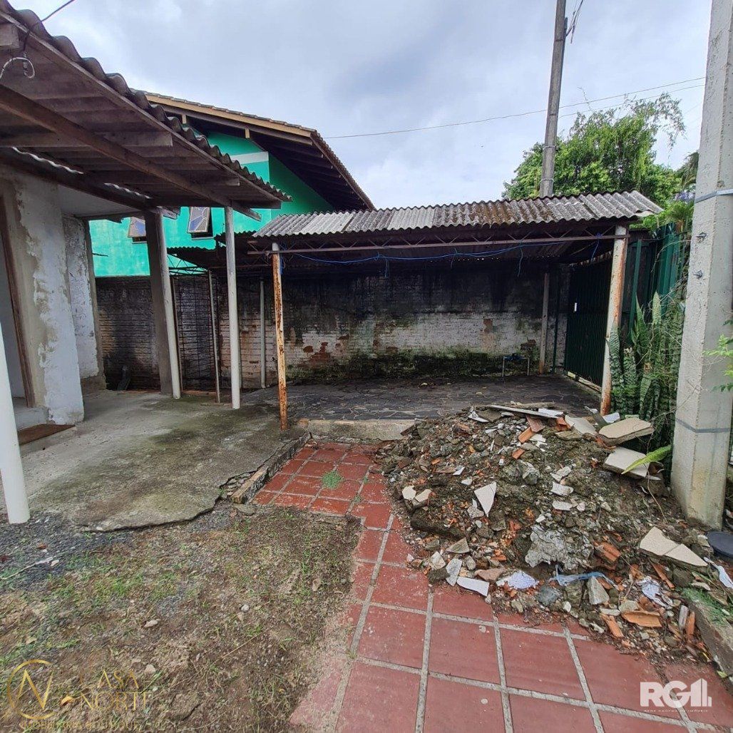 Casa à venda com 3 quartos, 105m², 1 vaga, Avenida Luiz Moschetti no bairro Vila João Pessoa em Porto Alegre