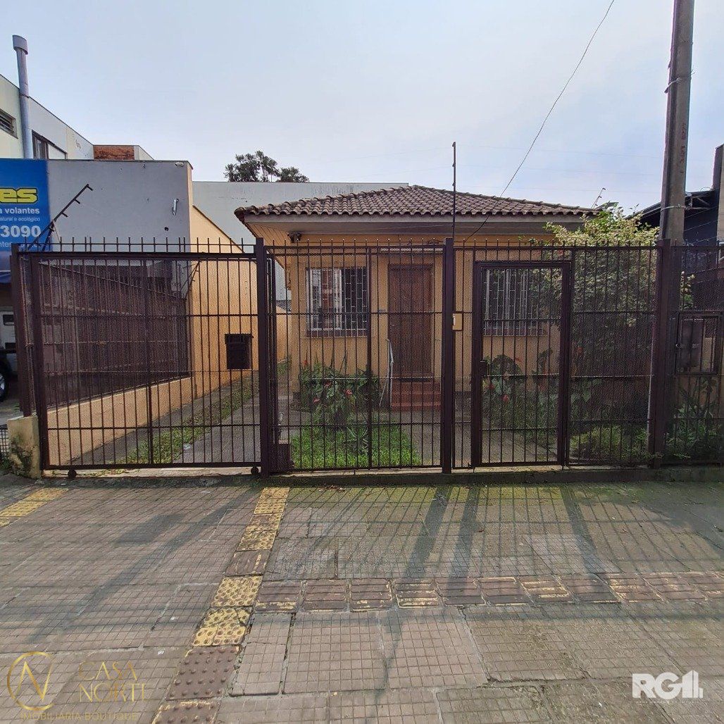 Casa à venda com 2 quartos, 200m², 2 vagas, Rua Barão do Amazonas no bairro Jardim  Botânico em Porto Alegre
