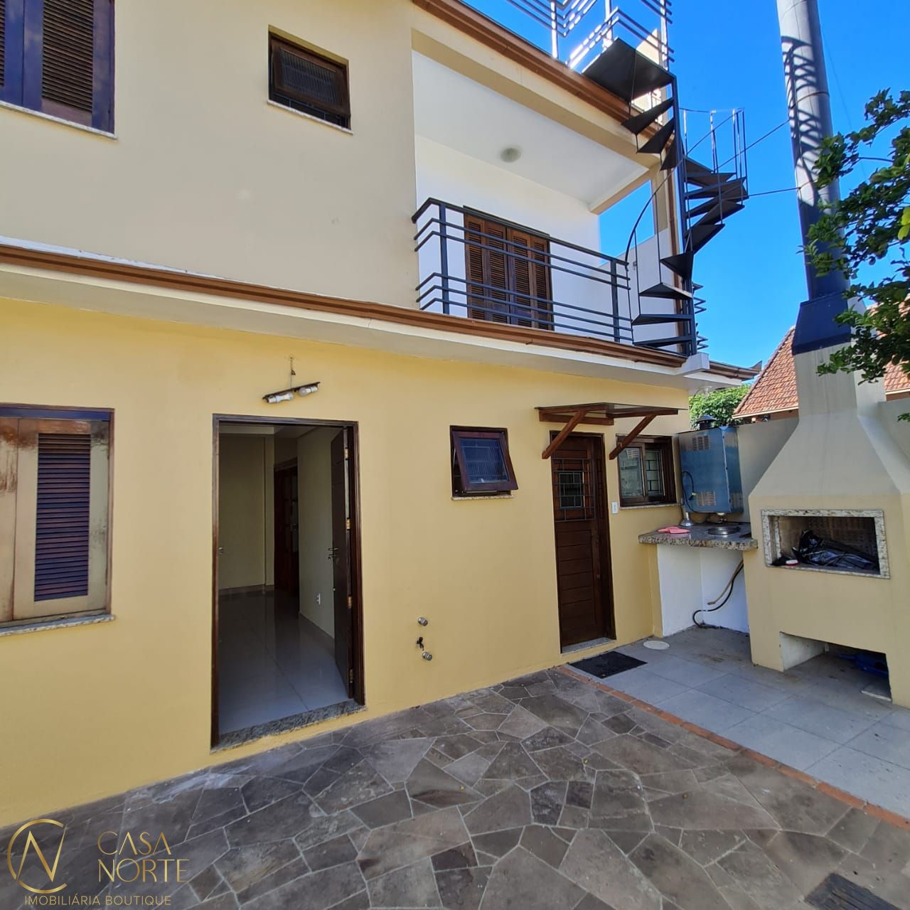 Sobrado à venda com 1 quarto, 173m², 1 suíte, 2 vagas, Rua Lindolfo Color no bairro Medianeira em Porto Alegre