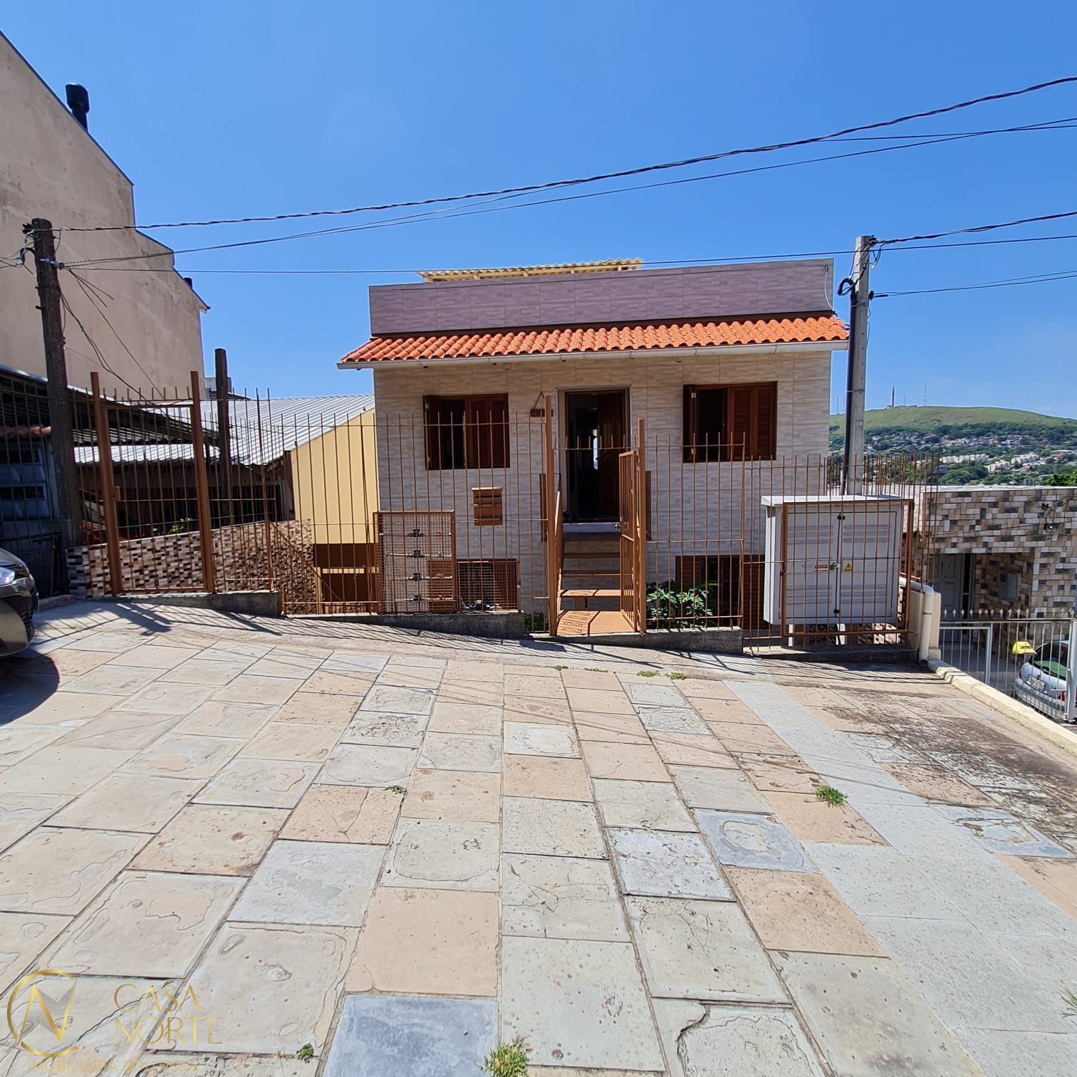 Casa à venda com 2 quartos, 54m², Rua Martim Minaberry no bairro Partenon em Porto Alegre