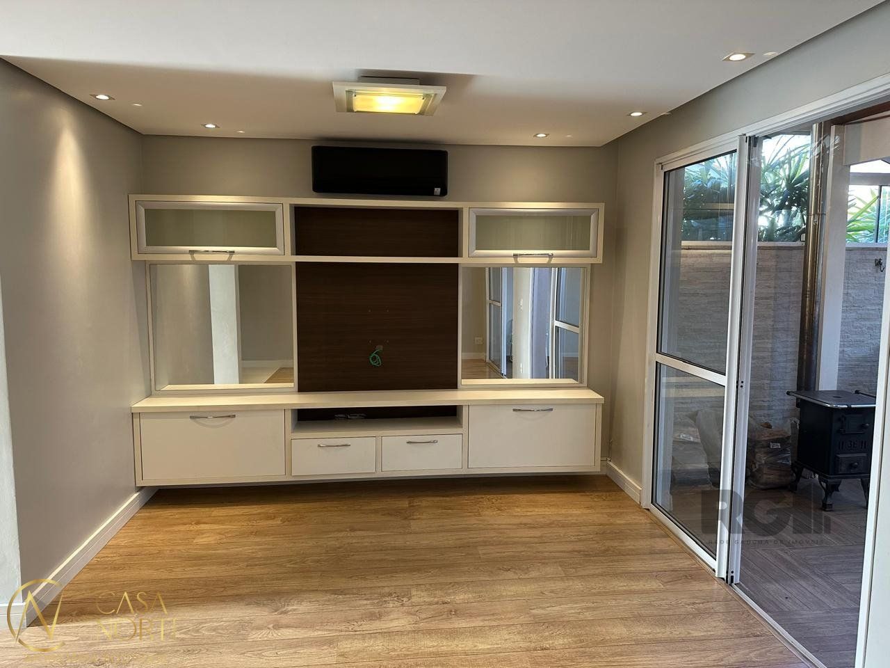 Casa de Condomínio à venda com 3 quartos, 144m², 1 suíte, 2 vagas, Avenida Willy Eugenio Fleck no bairro Sarandi em Porto Alegre