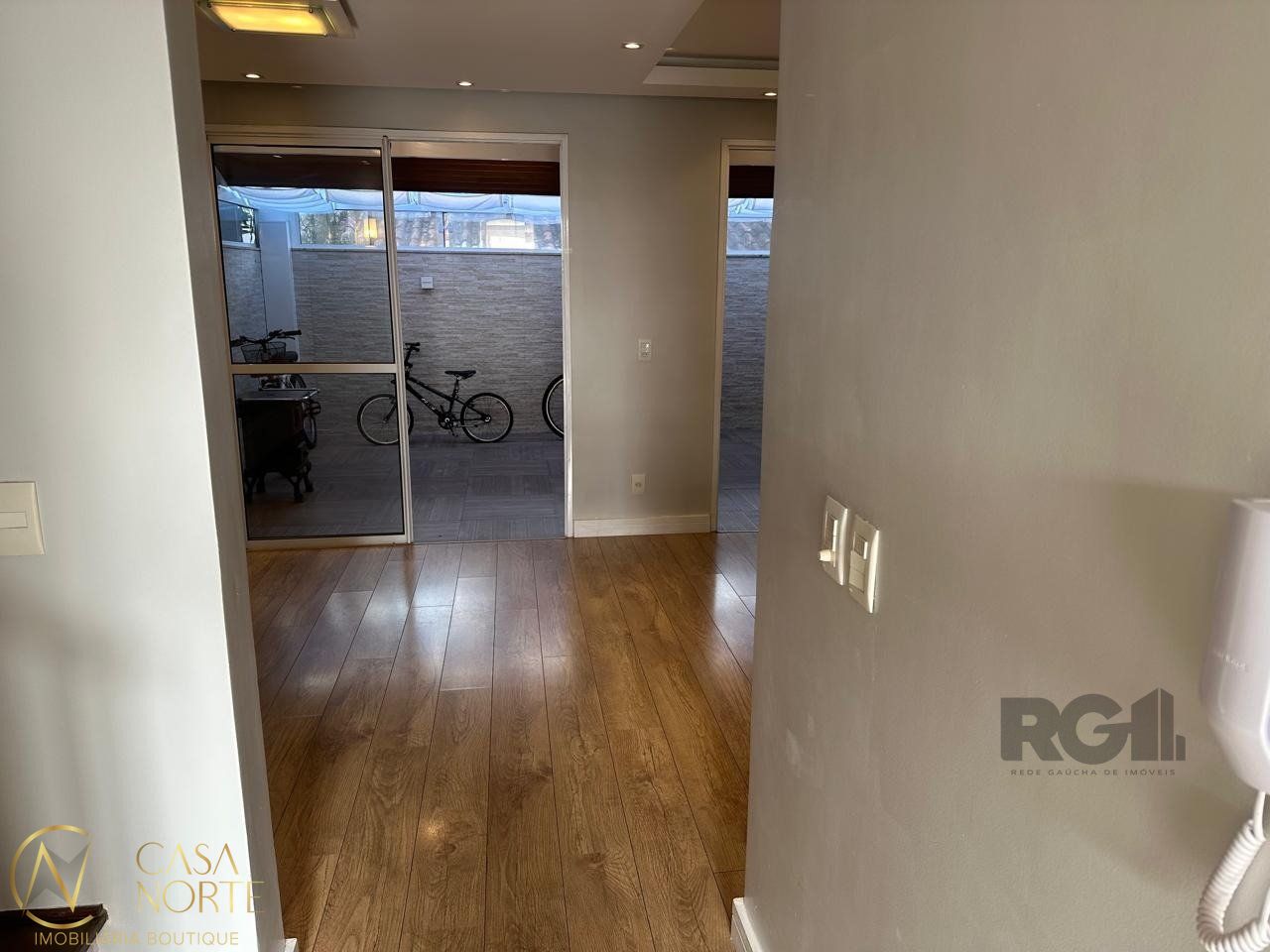Casa de Condomínio à venda com 3 quartos, 144m², 1 suíte, 2 vagas, Avenida Willy Eugenio Fleck no bairro Sarandi em Porto Alegre
