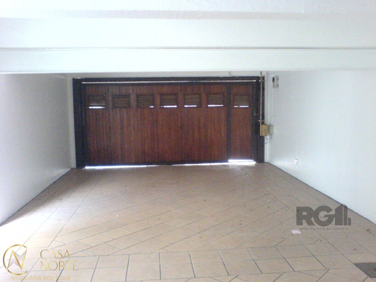Casa à venda com 4 quartos, 270m², 1 suíte, 4 vagas, Rua Felisberto Pereira no bairro Jardim Itu em Porto Alegre