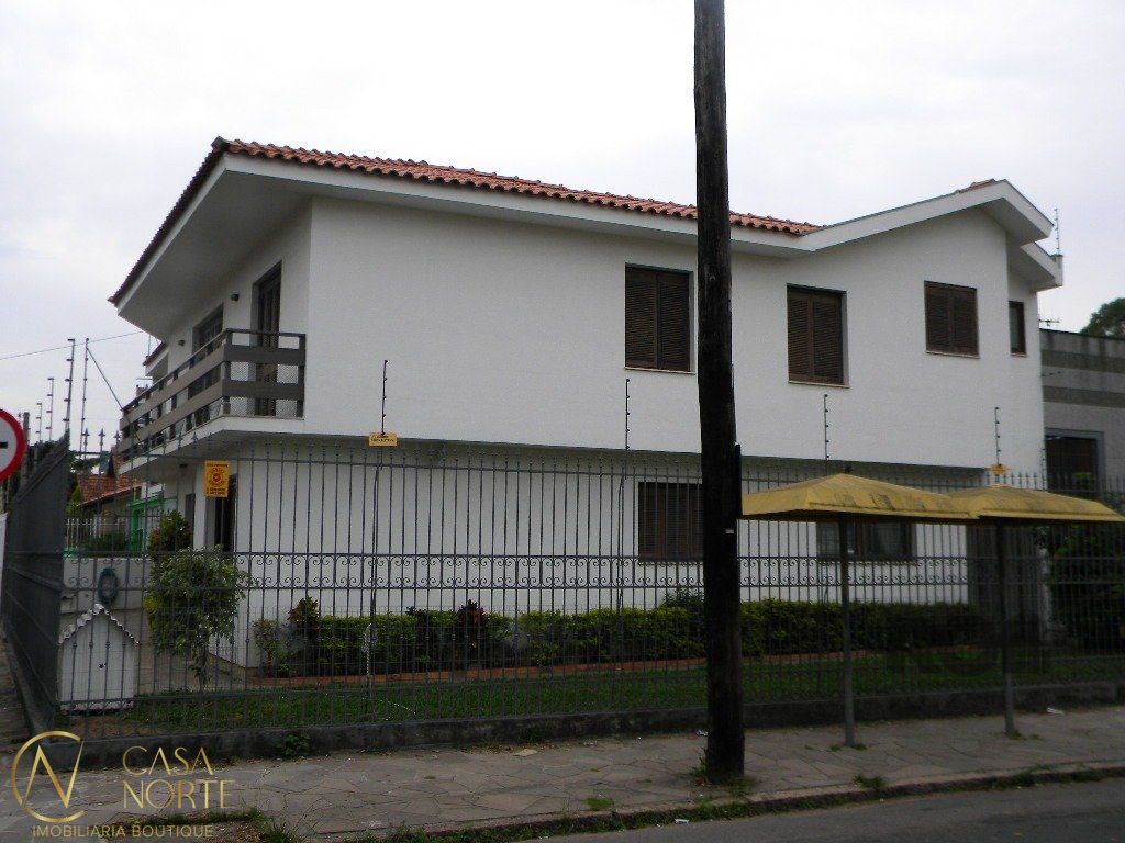 Casa à venda com 4 quartos, 270m², 1 suíte, 4 vagas, Rua Felisberto Pereira no bairro Jardim Itu em Porto Alegre