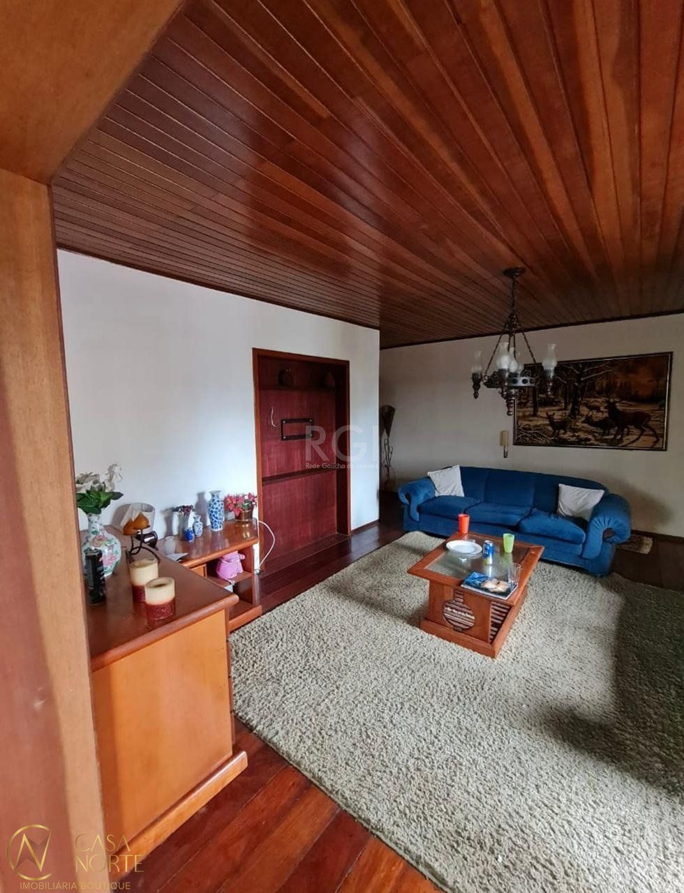 Cobertura à venda com 3 quartos, 213m², 1 suíte, 2 vagas, Rua Bogota no bairro Jardim Lindóia em Porto Alegre