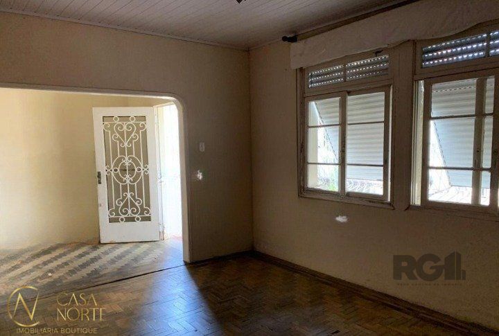 Casa à venda com 3 quartos, 200m², 6 vagas, Rua Alvares Machado no bairro Petrópolis em Porto Alegre