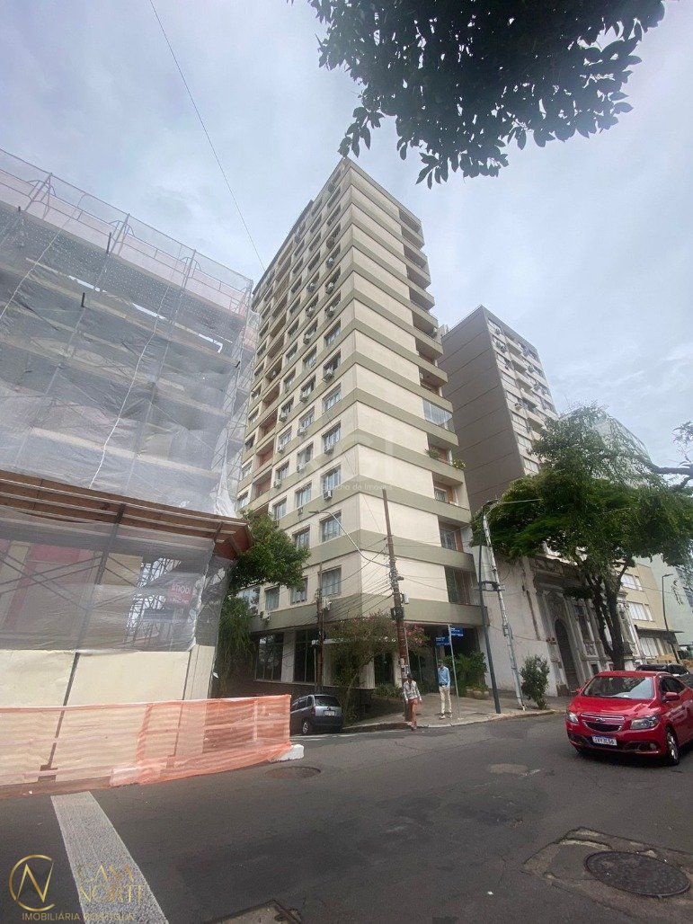 Apartamento à venda com 4 quartos, 405m², 1 suíte, 1 vaga, Rua Duque de Caxias no bairro Centro Histórico em Porto Alegre