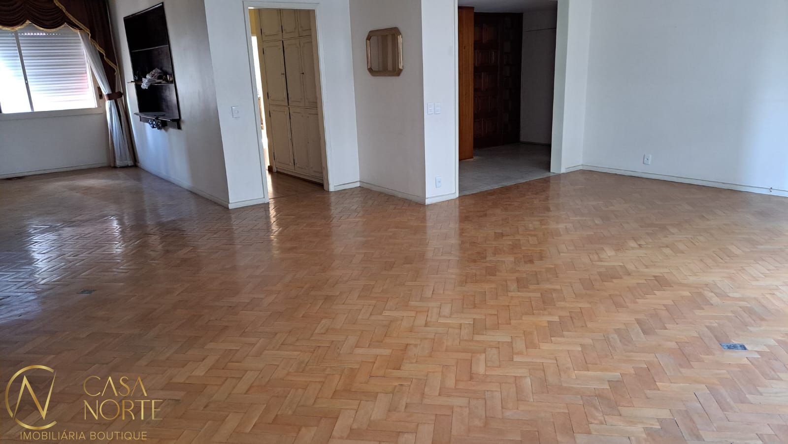 Apartamento à venda com 3 quartos, 274m², 2 suítes, 1 vaga, Largo João Amorim de Albuquerque no bairro Centro Histórico em Porto Alegre
