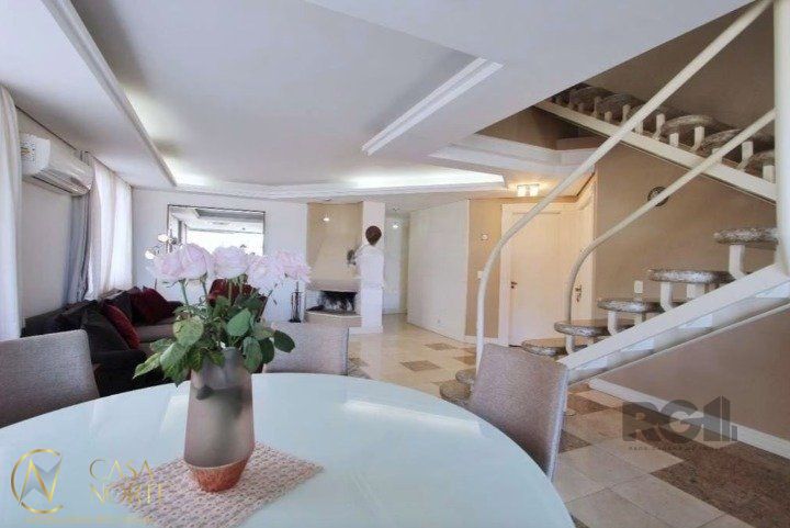 Cobertura à venda com 4 quartos, 327m², 2 suítes, 2 vagas, Rua Casemiro de Abreu no bairro Bela Vista em Porto Alegre