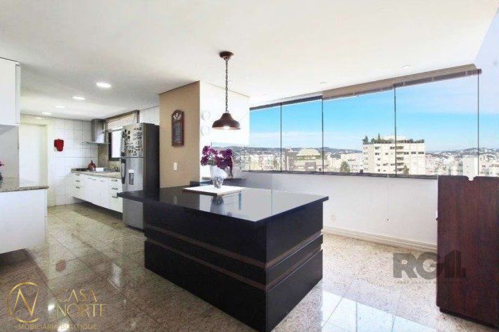 Cobertura à venda com 4 quartos, 327m², 2 suítes, 2 vagas, Rua Casemiro de Abreu no bairro Bela Vista em Porto Alegre