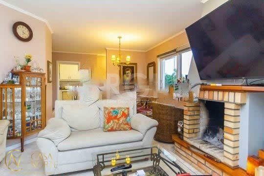 Casa de Condomínio à venda com 4 quartos, 230m², 1 suíte, 2 vagas, Rua Silveiro no bairro Menino Deus em Porto Alegre