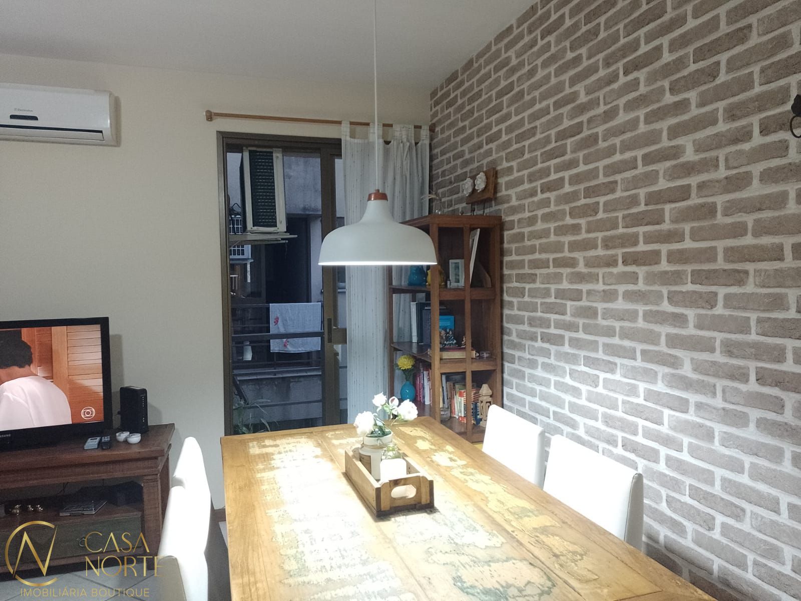 Apartamento à venda com 2 quartos, 60m², 1 vaga, Rua Miguel Tostes no bairro Rio Branco em Porto Alegre