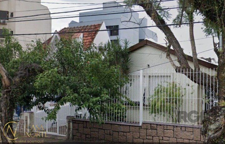 Casa à venda com 3 quartos, 200m², 6 vagas, Rua Alvares Machado no bairro Petrópolis em Porto Alegre