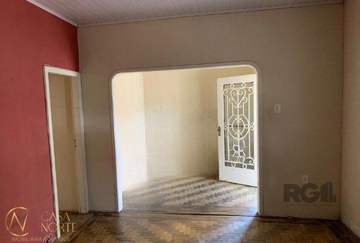 Casa à venda com 3 quartos, 200m², 6 vagas, Rua Alvares Machado no bairro Petrópolis em Porto Alegre