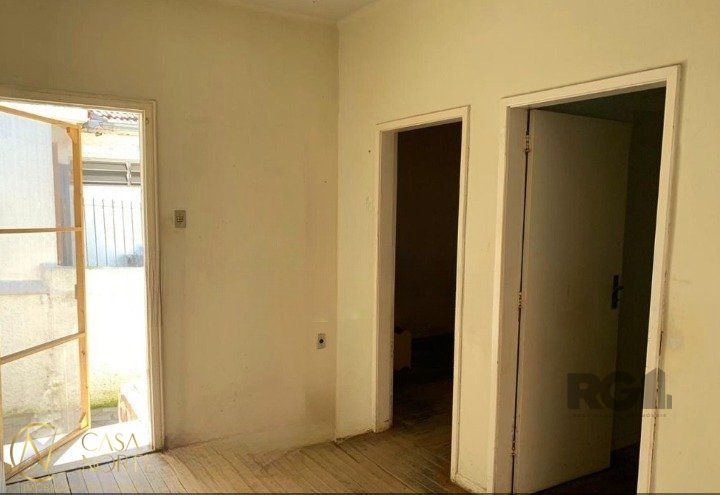 Casa à venda com 3 quartos, 200m², 6 vagas, Rua Alvares Machado no bairro Petrópolis em Porto Alegre
