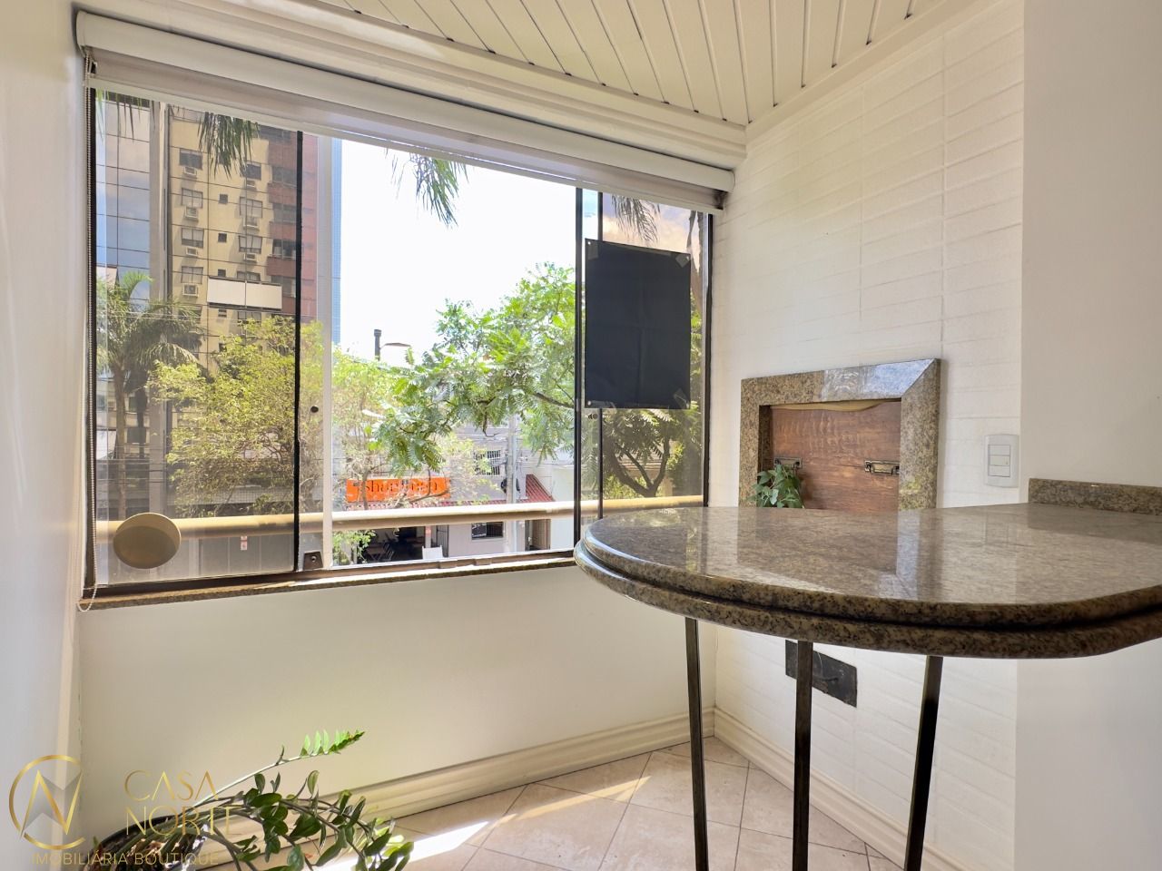 Apartamento à venda com 3 quartos, 78m², 1 suíte, 1 vaga, Rua Coronel André Belo no bairro Menino Deus em Porto Alegre