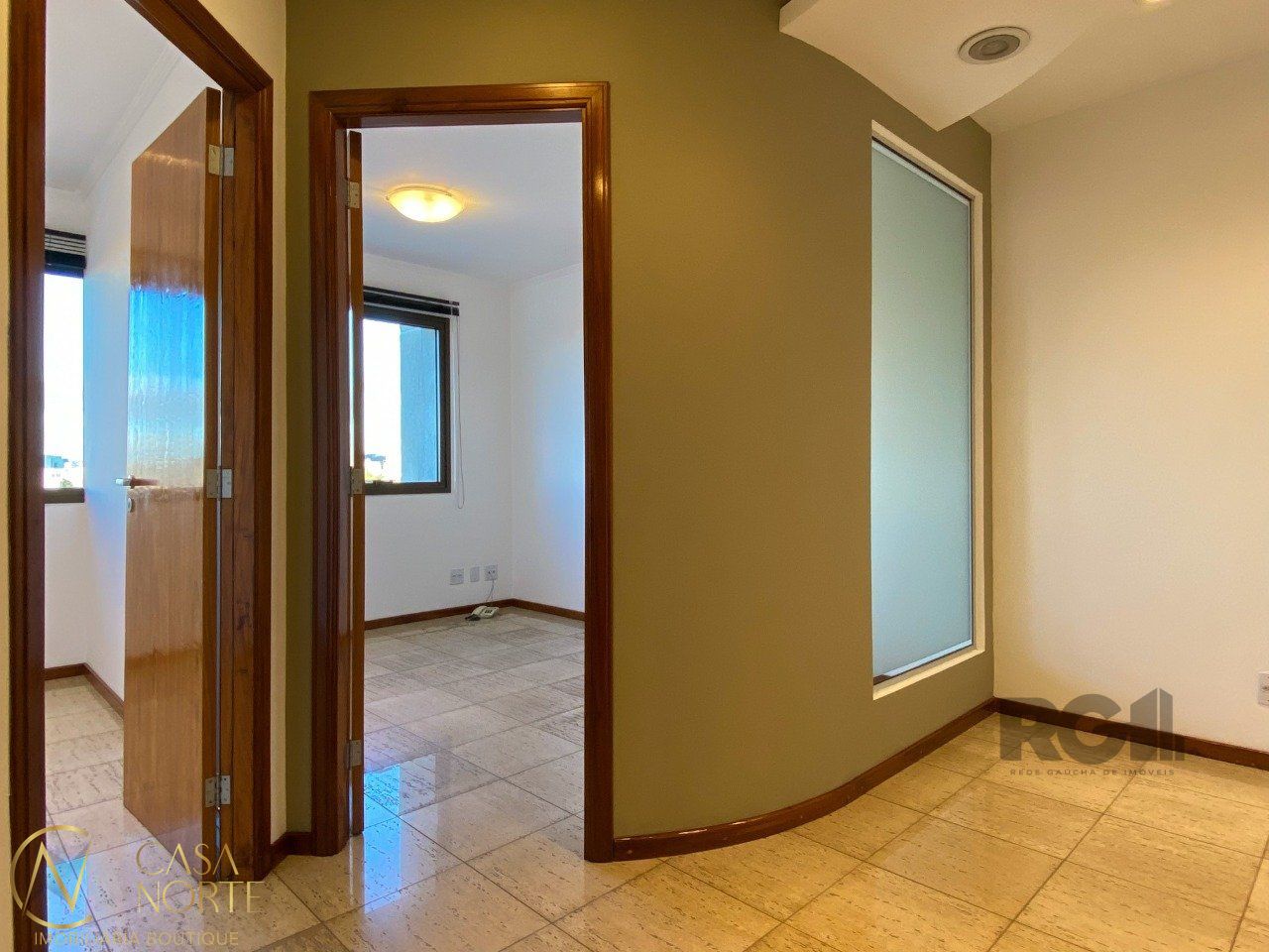 Sala Comercial à venda , 33m², 1 vaga, Avenida Borges de Medeiros no bairro Praia de Belas em Porto Alegre