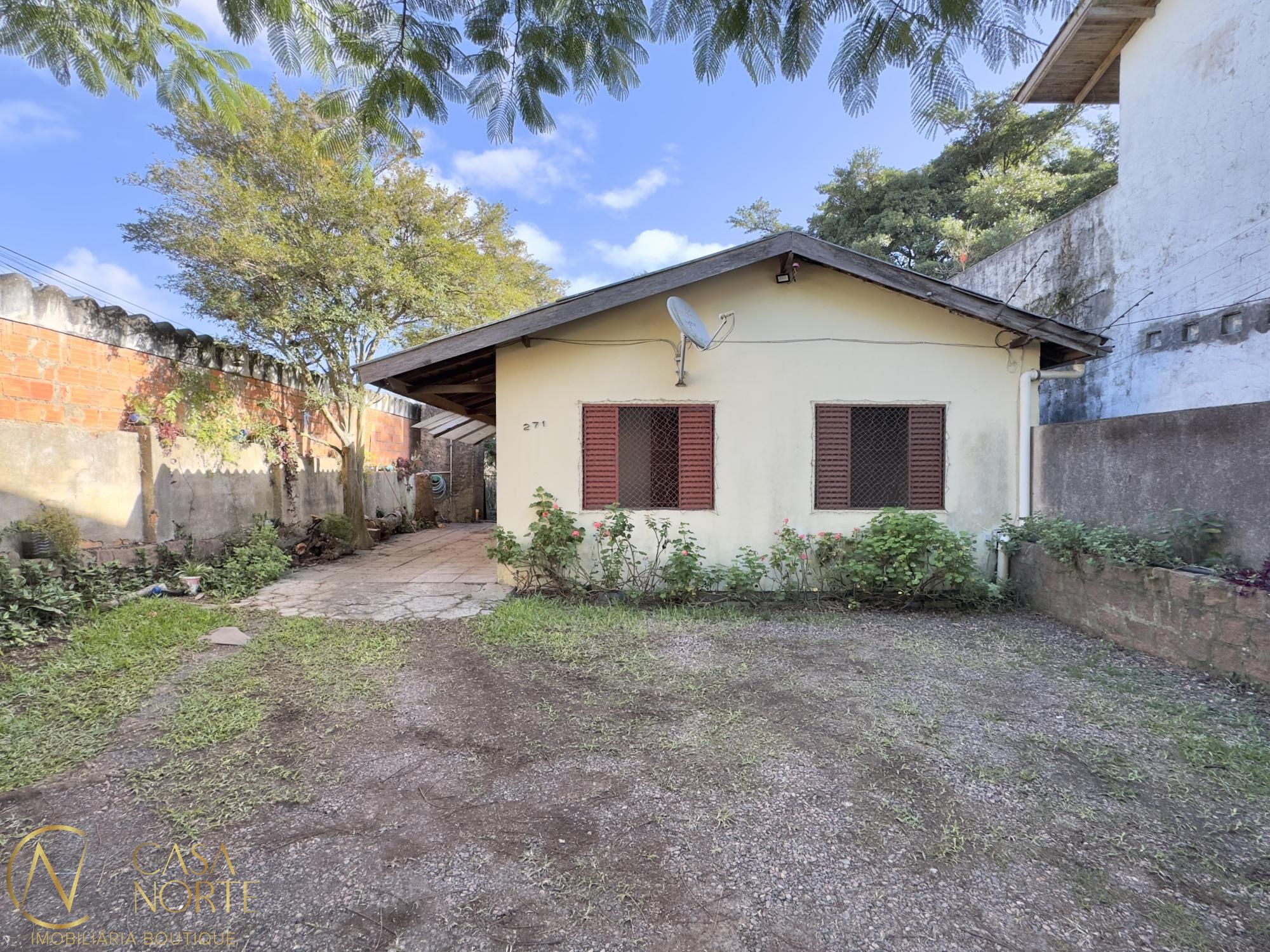 Casa à venda com 2 quartos, 92m², 2 vagas, Rua Marechal Hermes no bairro Camaquã em Porto Alegre