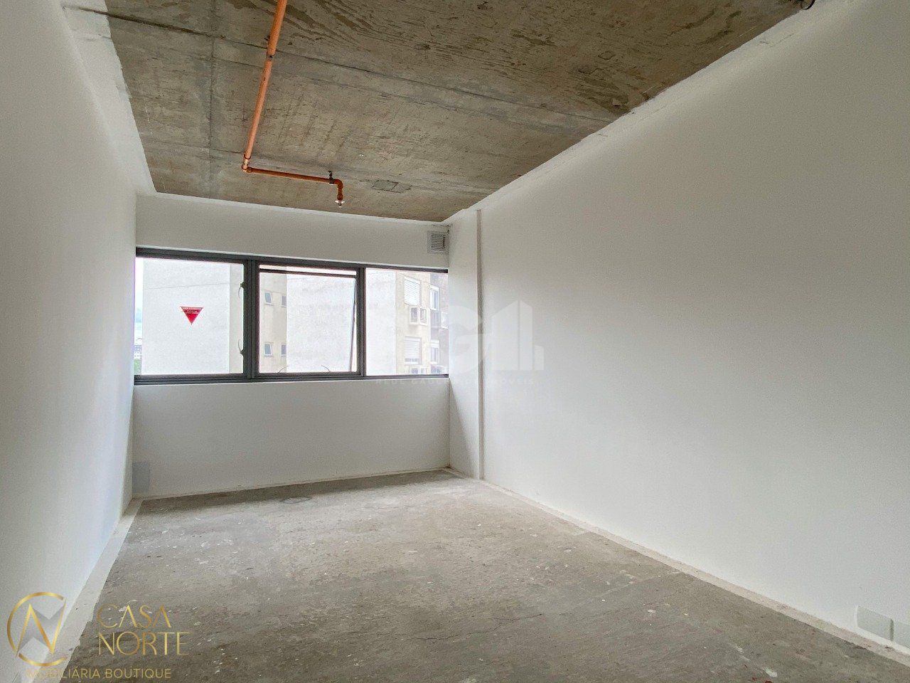 Sala Comercial à venda , 25m², Avenida Assis Brasil no bairro São Sebastião em Porto Alegre