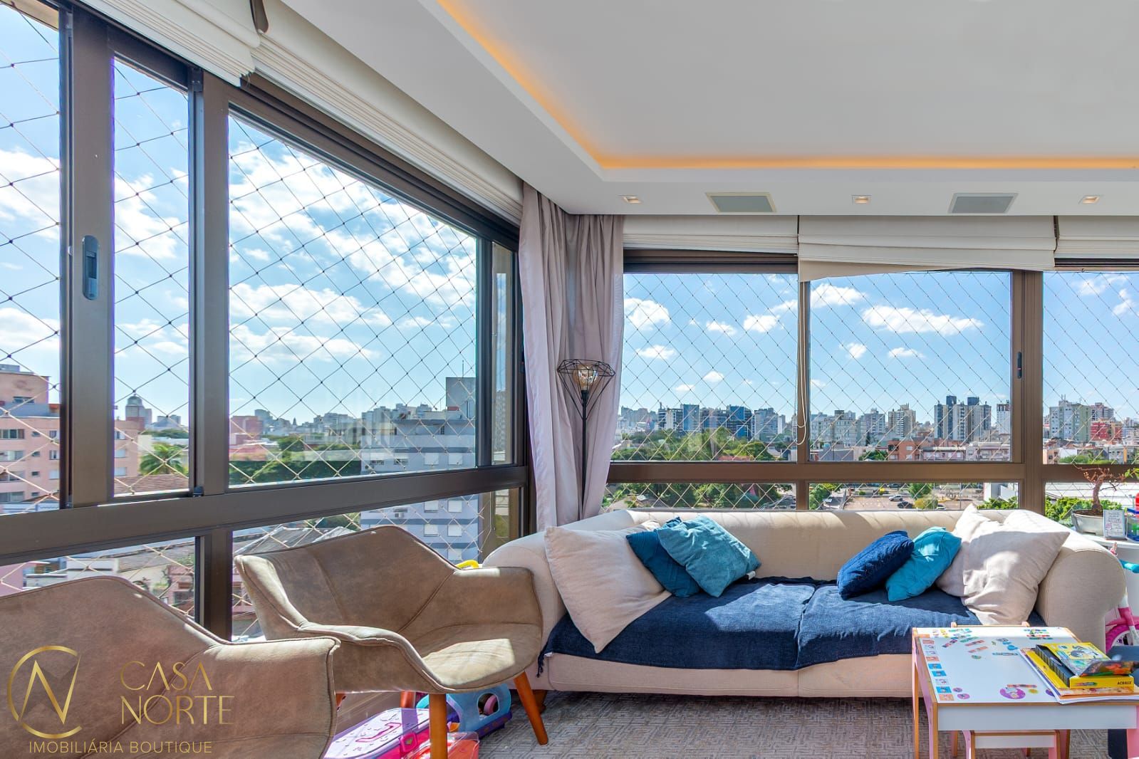 Apartamento à venda com 3 quartos, 90m², 1 suíte, 2 vagas, Rua Mucio Teixeira no bairro Menino Deus em Porto Alegre