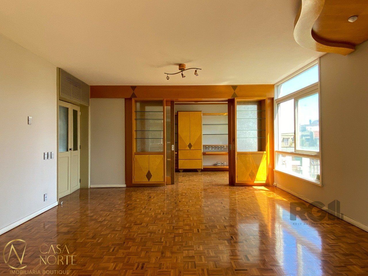 Apartamento à venda com 3 quartos, 194m², 1 suíte, 1 vaga, Rua Santo Inácio no bairro Moinhos de Vento em Porto Alegre