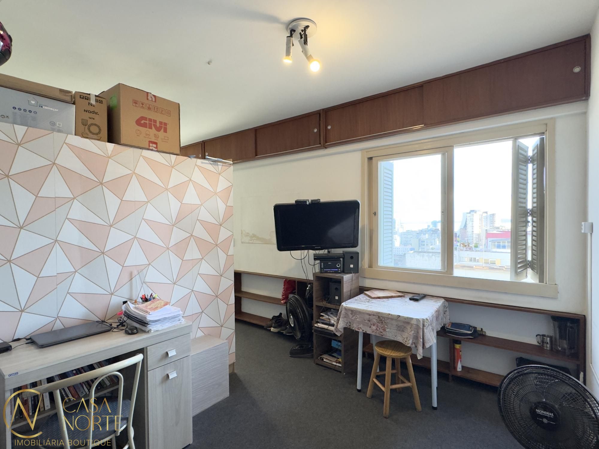 Apartamento à venda com 1 quarto, 30m², 1 vaga, Rua Duque de Caxias no bairro Centro Histórico em Porto Alegre