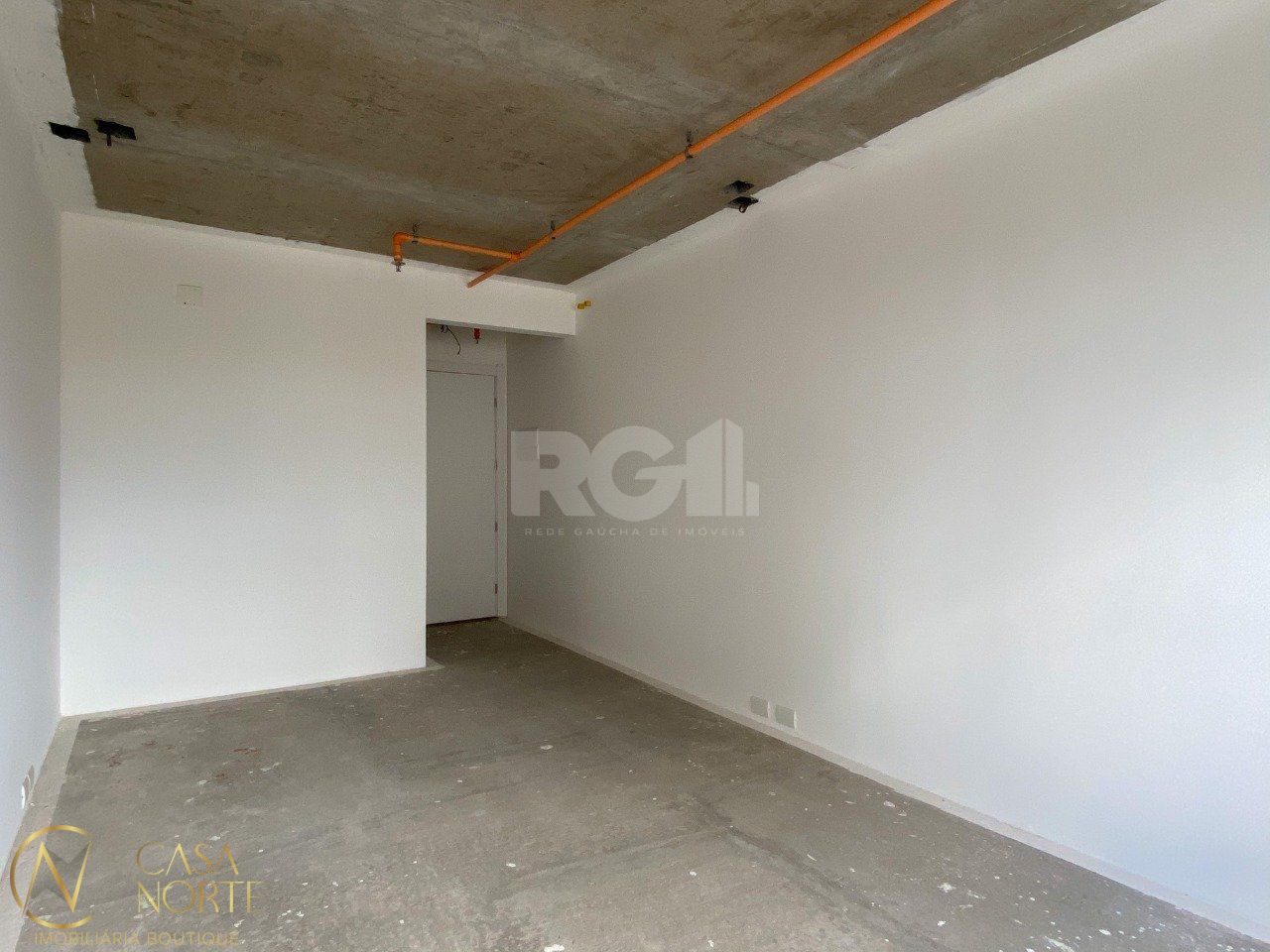 Sala Comercial à venda , 25m², Avenida Assis Brasil no bairro São Sebastião em Porto Alegre