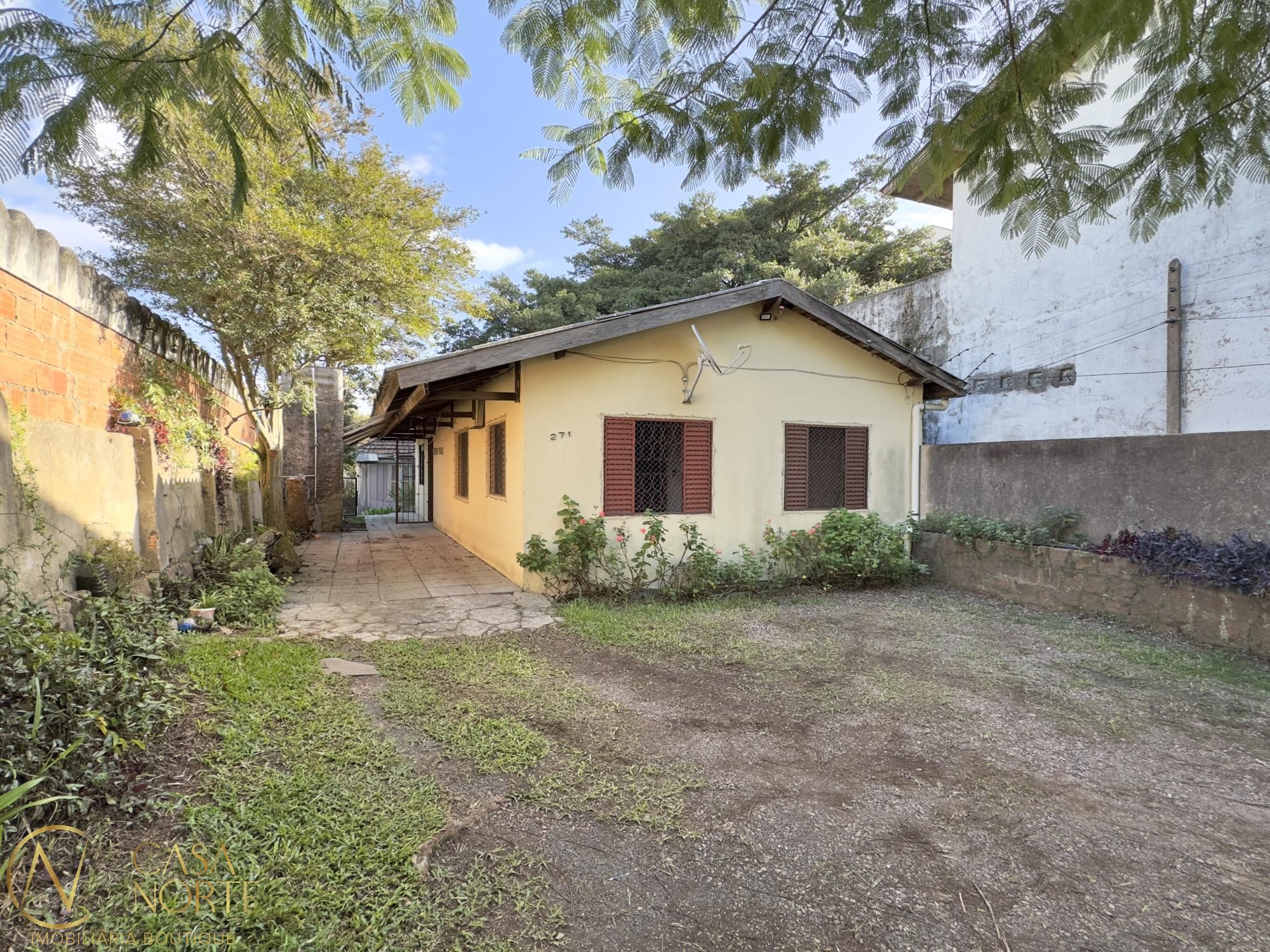 Casa à venda com 2 quartos, 92m², 2 vagas, Rua Marechal Hermes no bairro Camaquã em Porto Alegre