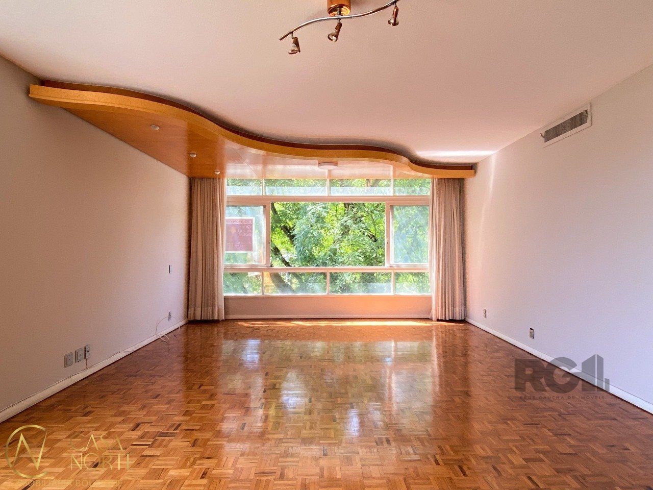 Apartamento à venda com 3 quartos, 194m², 1 suíte, 1 vaga, Rua Santo Inácio no bairro Moinhos de Vento em Porto Alegre