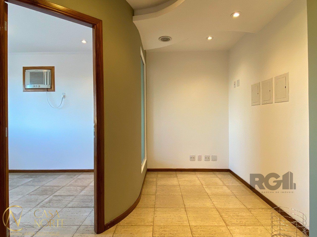 Sala Comercial à venda , 33m², 1 vaga, Avenida Borges de Medeiros no bairro Praia de Belas em Porto Alegre