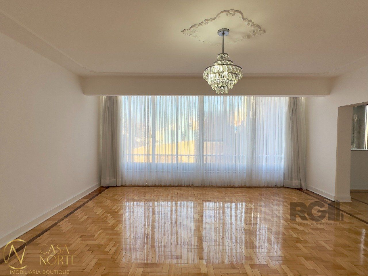 Apartamento à venda com 3 quartos, 170m², 1 suíte, 1 vaga, Rua Duque de Caxias no bairro Centro Histórico em Porto Alegre