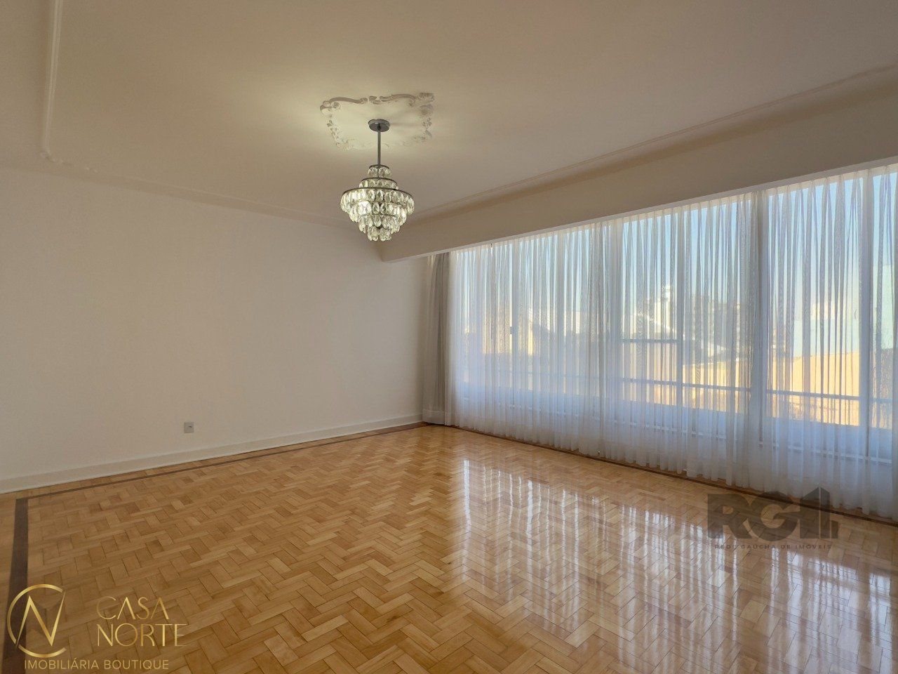 Apartamento à venda com 3 quartos, 170m², 1 suíte, 1 vaga, Rua Duque de Caxias no bairro Centro Histórico em Porto Alegre
