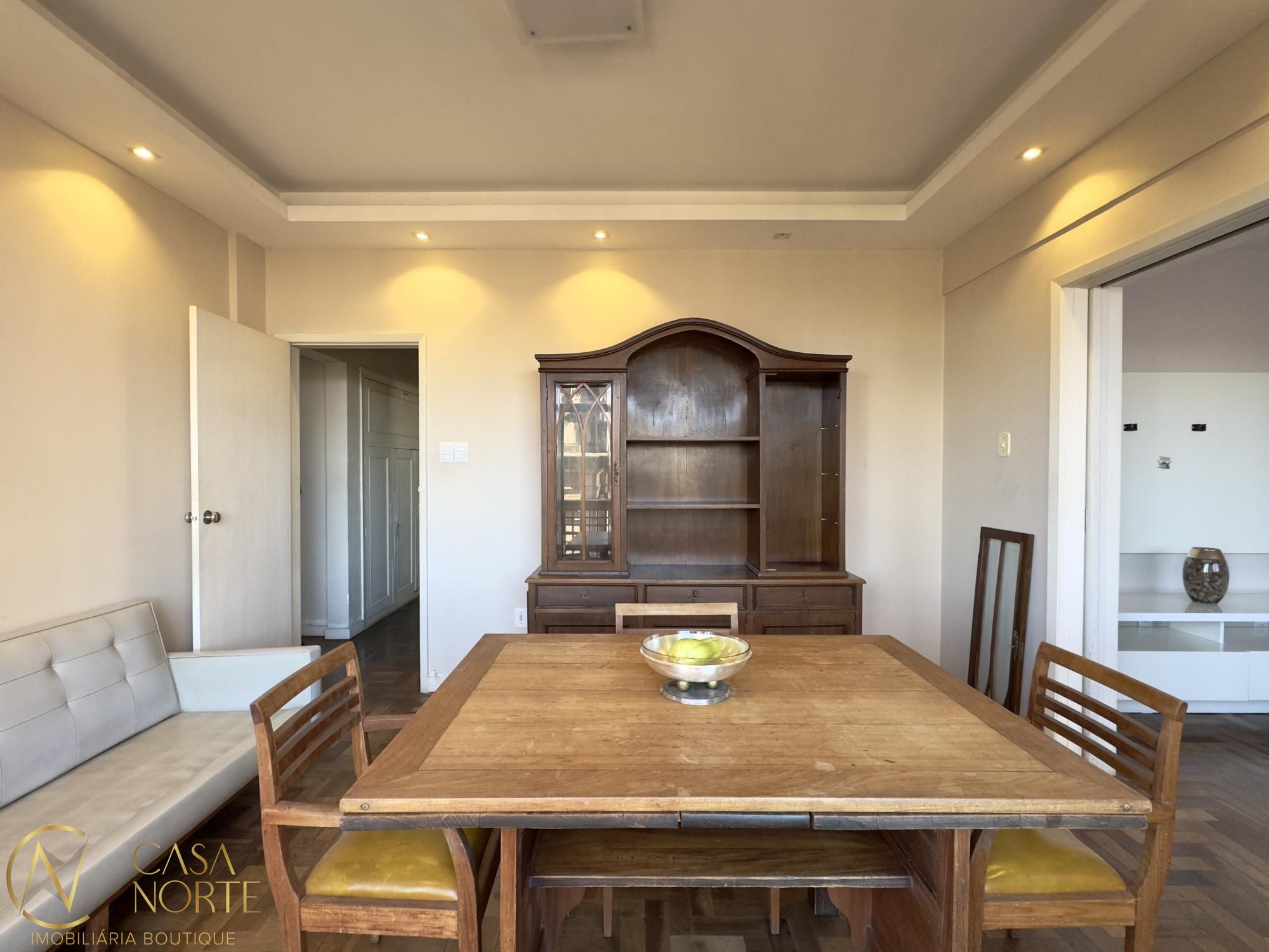 Apartamento à venda com 3 quartos, 119m², 1 vaga, Rua Duque de Caxias no bairro Centro Histórico em Porto Alegre
