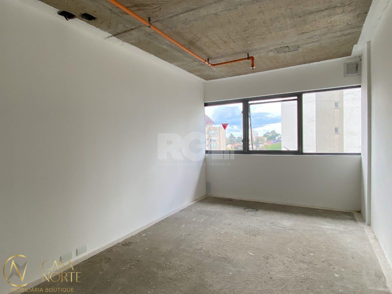 Sala Comercial à venda , 25m², Avenida Assis Brasil no bairro São Sebastião em Porto Alegre