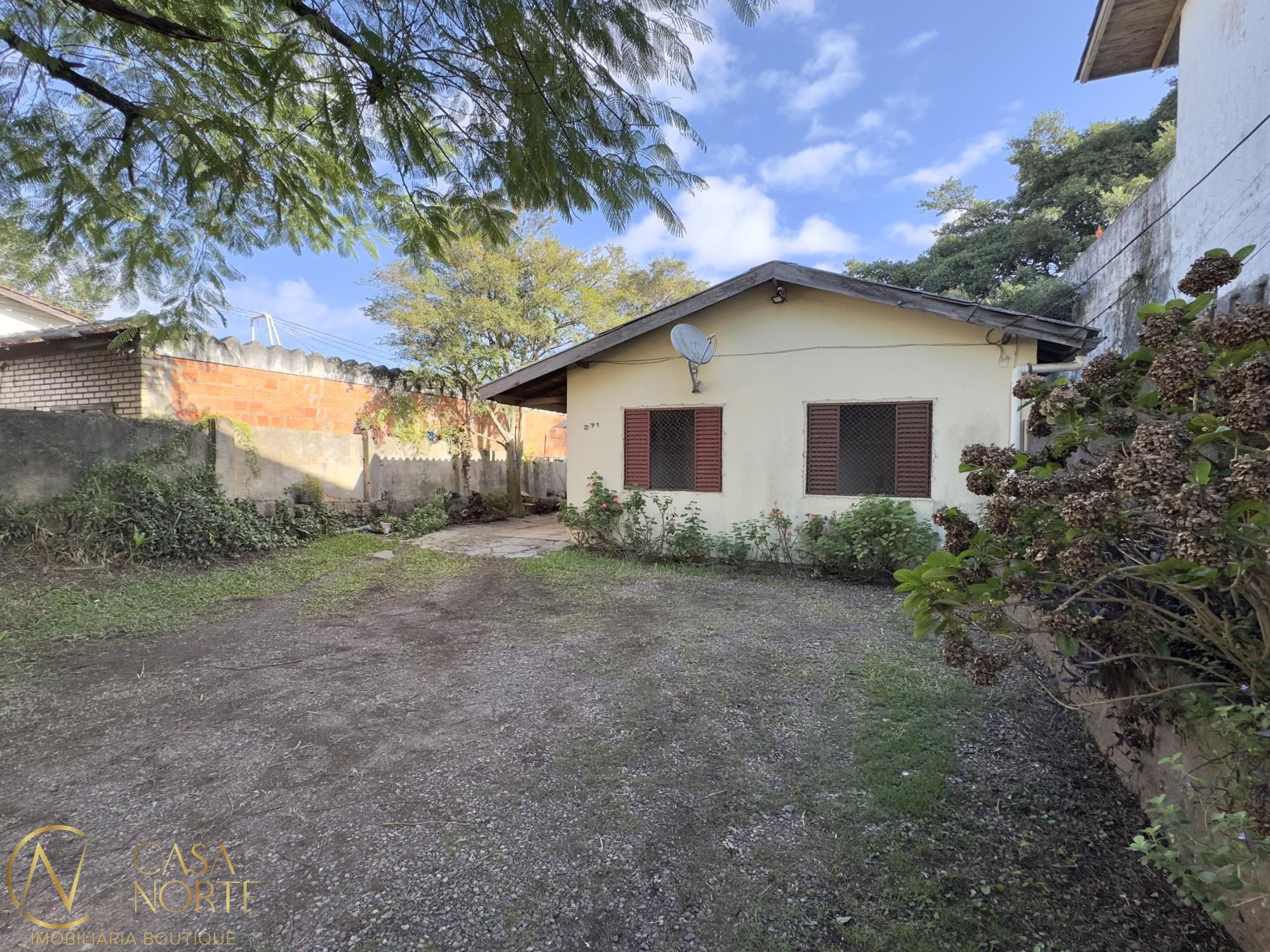 Casa à venda com 2 quartos, 92m², 2 vagas, Rua Marechal Hermes no bairro Camaquã em Porto Alegre
