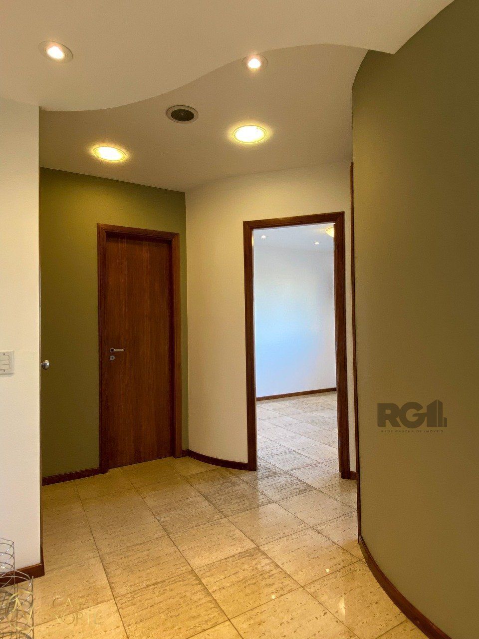Sala Comercial à venda , 33m², 1 vaga, Avenida Borges de Medeiros no bairro Praia de Belas em Porto Alegre