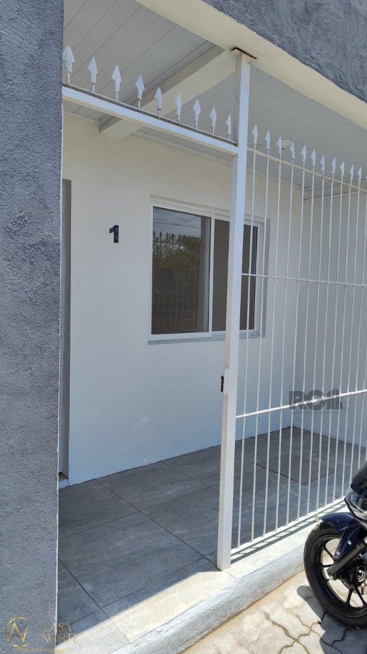 Casa à venda com 2 quartos, 60m², Avenida Edgar Pires de Castro no bairro Hípica em Porto Alegre