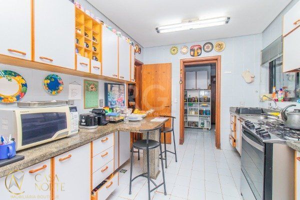 Apartamento à venda com 4 quartos, 246m², 1 suíte, 2 vagas, Rua Quintino Bocaiuva no bairro Floresta em Porto Alegre