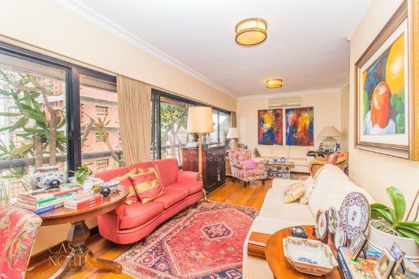 Apartamento à venda com 4 quartos, 246m², 1 suíte, 2 vagas, Rua Quintino Bocaiuva no bairro Floresta em Porto Alegre