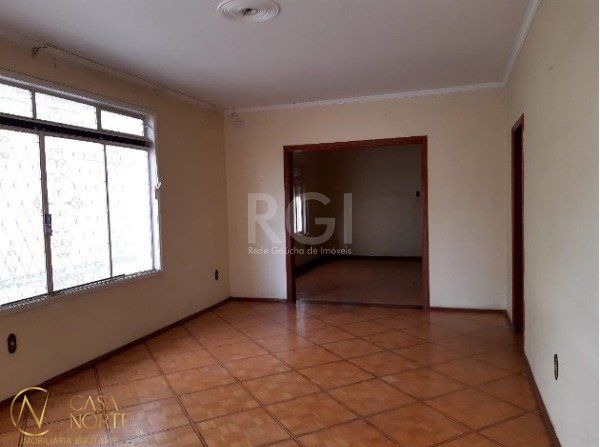 Casa à venda com 3 quartos, 228m², 1 suíte, 2 vagas, Rua Gonçalves Dias no bairro Menino Deus em Porto Alegre