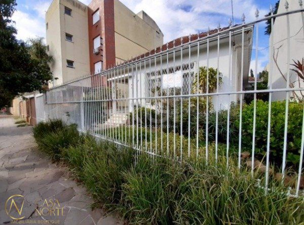 Casa à venda com 3 quartos, 228m², 1 suíte, 2 vagas, Rua Gonçalves Dias no bairro Menino Deus em Porto Alegre