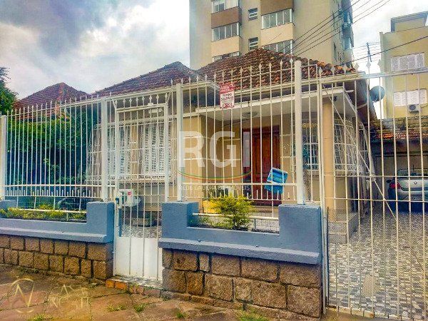 Casa à venda com 3 quartos, 119m², 1 suíte, 2 vagas, Rua Afonso Pena no bairro Azenha em Porto Alegre
