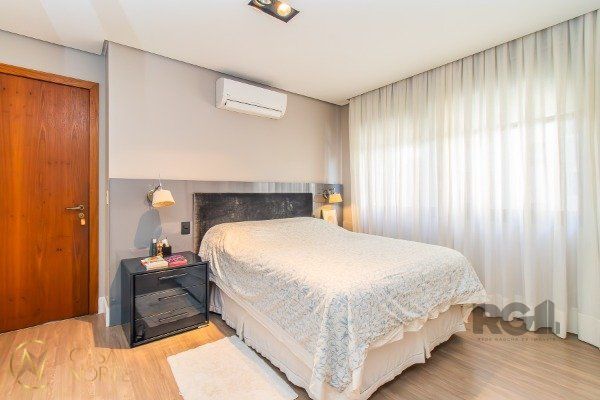 Apartamento à venda com 3 quartos, 168m², 3 suítes, 3 vagas, Rua Cônego Viana no bairro Rio Branco em Porto Alegre
