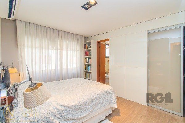 Apartamento à venda com 3 quartos, 168m², 3 suítes, 3 vagas, Rua Cônego Viana no bairro Rio Branco em Porto Alegre