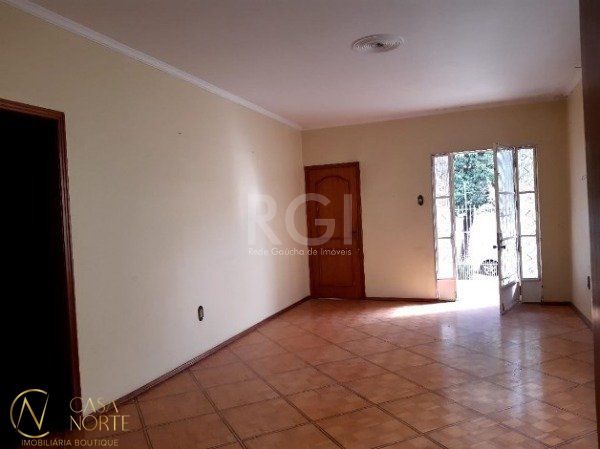 Casa à venda com 3 quartos, 228m², 1 suíte, 2 vagas, Rua Gonçalves Dias no bairro Menino Deus em Porto Alegre