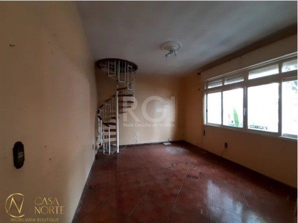 Casa à venda com 3 quartos, 228m², 1 suíte, 2 vagas, Rua Gonçalves Dias no bairro Menino Deus em Porto Alegre