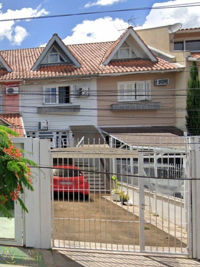 Casa à venda com 2 quartos, 106m², 1 suíte, 2 vagas, Rua Alfredo Miranda Obino no bairro Jardim Itu em Porto Alegre