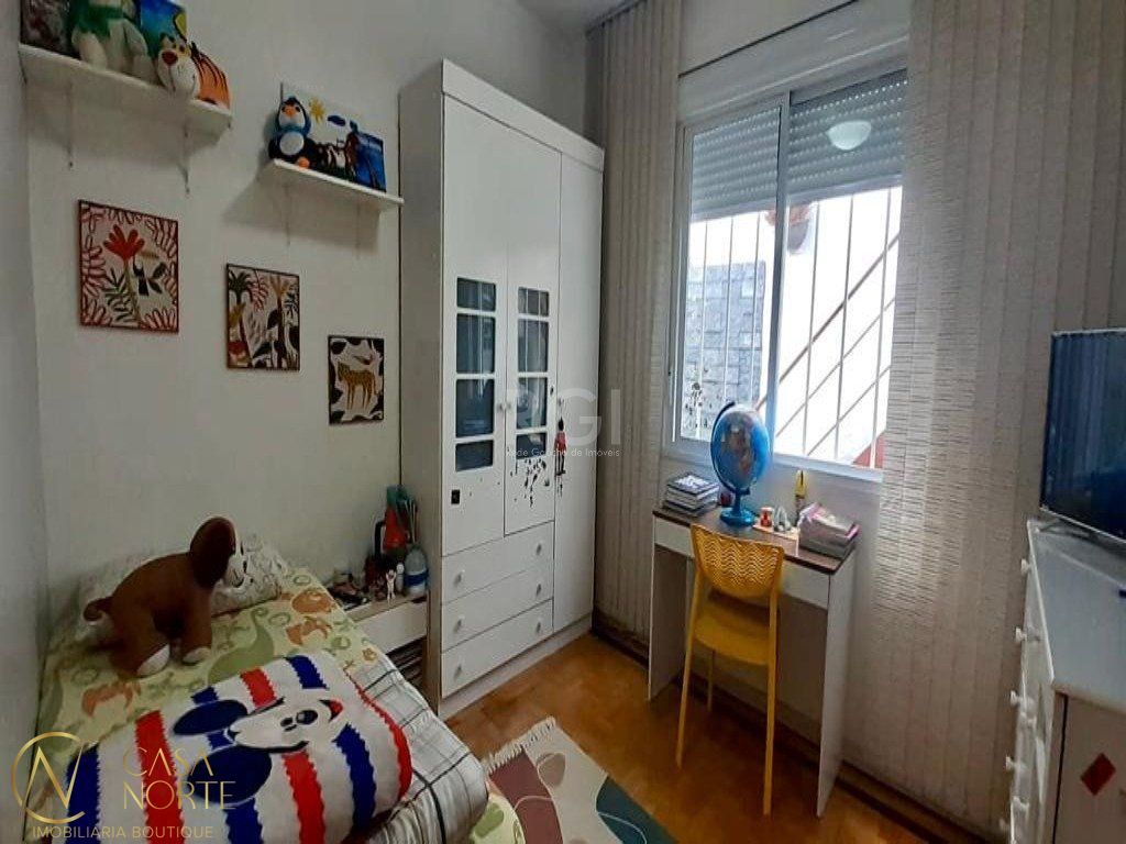 Casa à venda com 2 quartos, 102m², 1 suíte, 2 vagas, Rua Padre Hildebrando no bairro Santa Maria Goretti em Porto Alegre