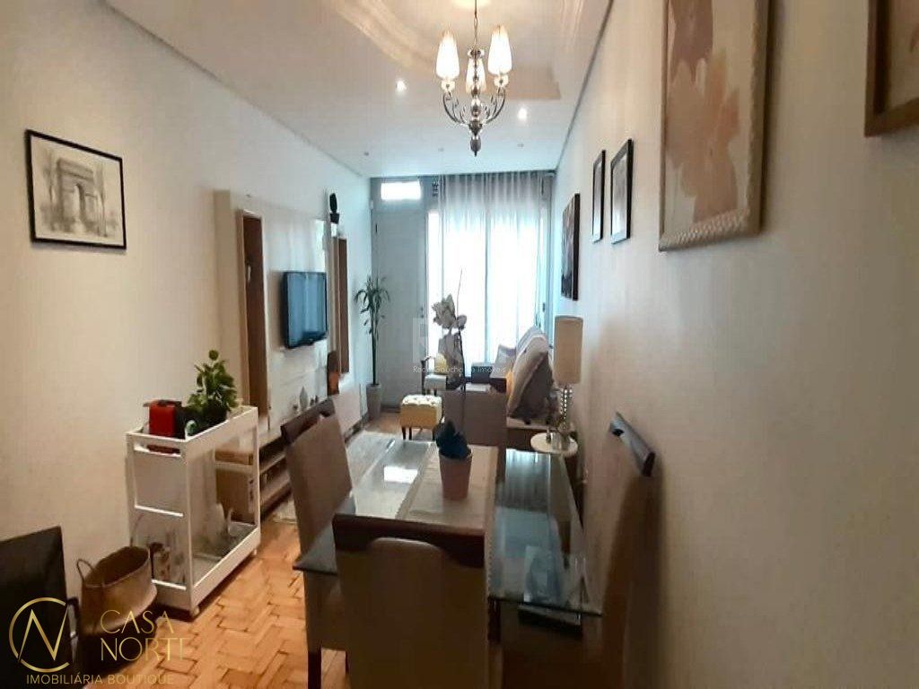 Casa à venda com 2 quartos, 102m², 1 suíte, 2 vagas, Rua Padre Hildebrando no bairro Santa Maria Goretti em Porto Alegre
