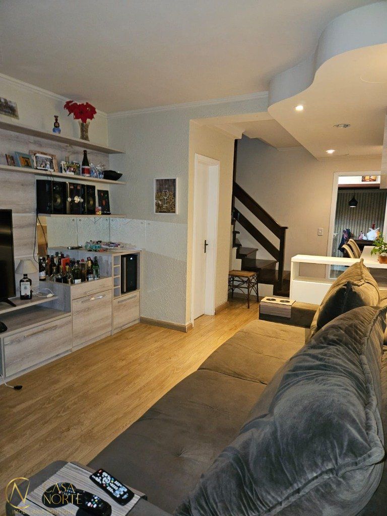 Casa à venda com 2 quartos, 106m², 1 suíte, 2 vagas, Rua Alfredo Miranda Obino no bairro Jardim Itu em Porto Alegre